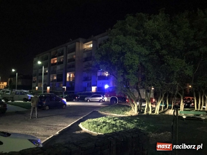 Zdjęcie w galerii na portalu naszraciborz.pl: Nocna akcja strażaków na osiedlu przy Lotniczej wiadomości z regionu