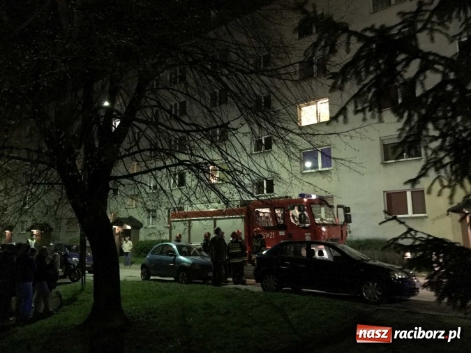 Zdjęcie w galerii na portalu naszraciborz.pl: Nocna akcja strażaków na osiedlu przy Lotniczej wiadomości z regionu