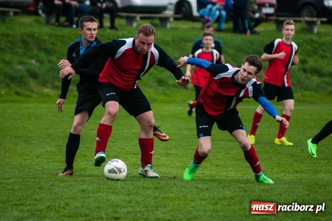 Zdjęcie w galerii na portalu naszraciborz.pl: A klasa: Derby outsiderów na remis wiadomości z regionu
