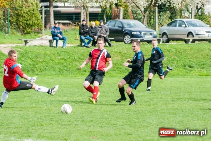 Zdjęcie w galerii na portalu naszraciborz.pl: A klasa: Derby outsiderów na remis wiadomości z regionu