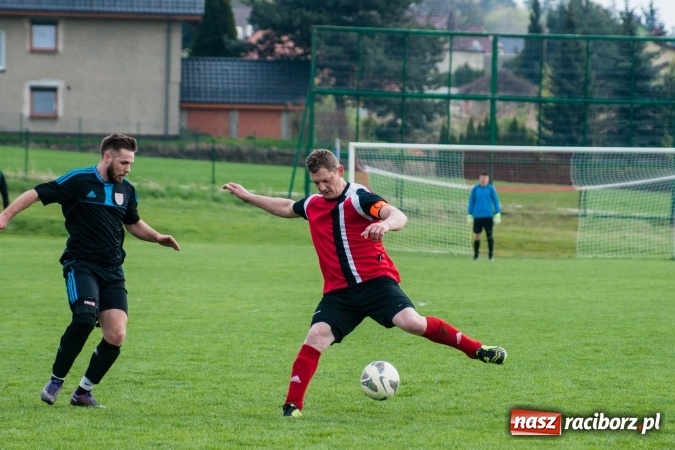 Zdjęcie w galerii na portalu naszraciborz.pl: A klasa: Derby outsiderów na remis wiadomości z regionu