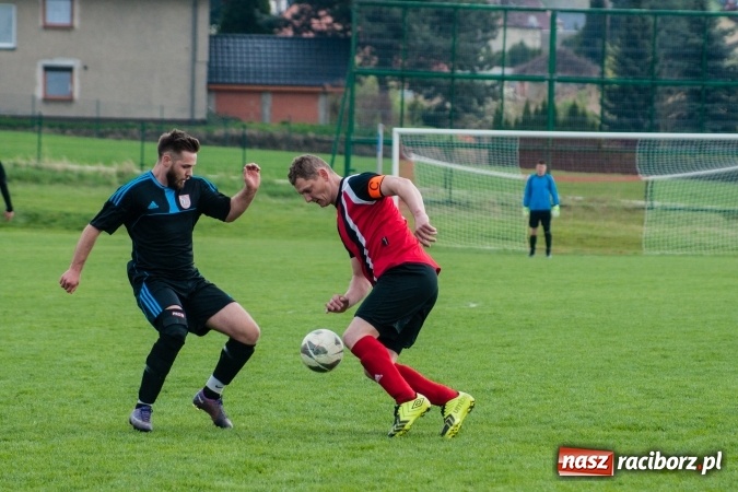Zdjęcie w galerii na portalu naszraciborz.pl: A klasa: Derby outsiderów na remis wiadomości z regionu