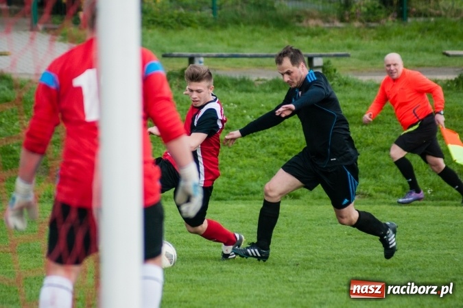 Zdjęcie w galerii na portalu naszraciborz.pl: A klasa: Derby outsiderów na remis wiadomości z regionu
