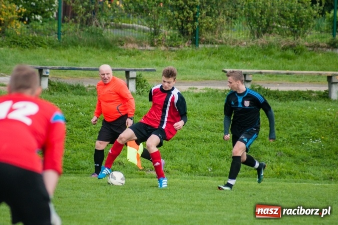 Zdjęcie w galerii na portalu naszraciborz.pl: A klasa: Derby outsiderów na remis wiadomości z regionu