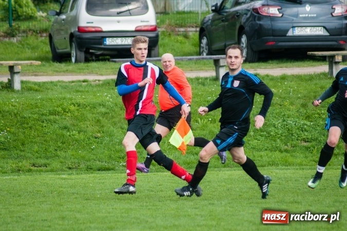 Zdjęcie w galerii na portalu naszraciborz.pl: A klasa: Derby outsiderów na remis wiadomości z regionu