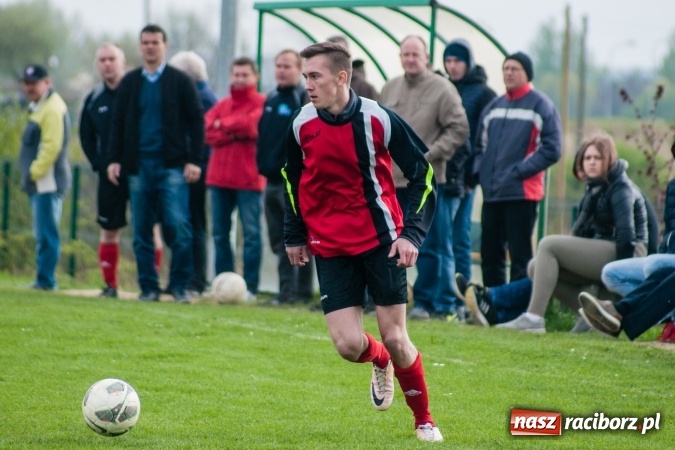 Zdjęcie w galerii na portalu naszraciborz.pl: A klasa: Derby outsiderów na remis wiadomości z regionu