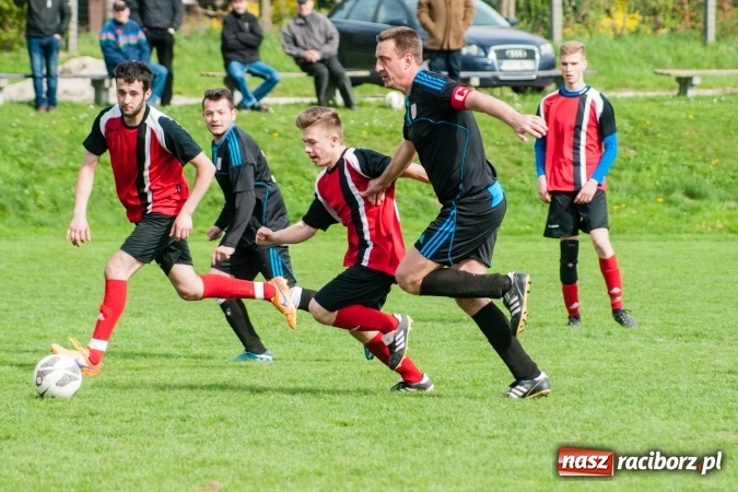 Zdjęcie w galerii na portalu naszraciborz.pl: A klasa: Derby outsiderów na remis wiadomości z regionu