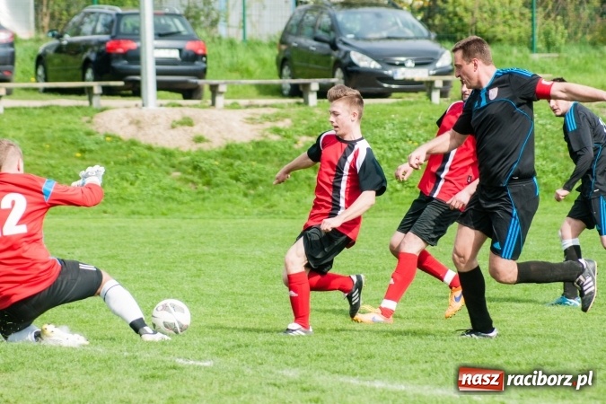 Zdjęcie w galerii na portalu naszraciborz.pl: A klasa: Derby outsiderów na remis wiadomości z regionu