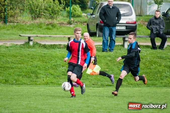 Zdjęcie w galerii na portalu naszraciborz.pl: A klasa: Derby outsiderów na remis wiadomości z regionu