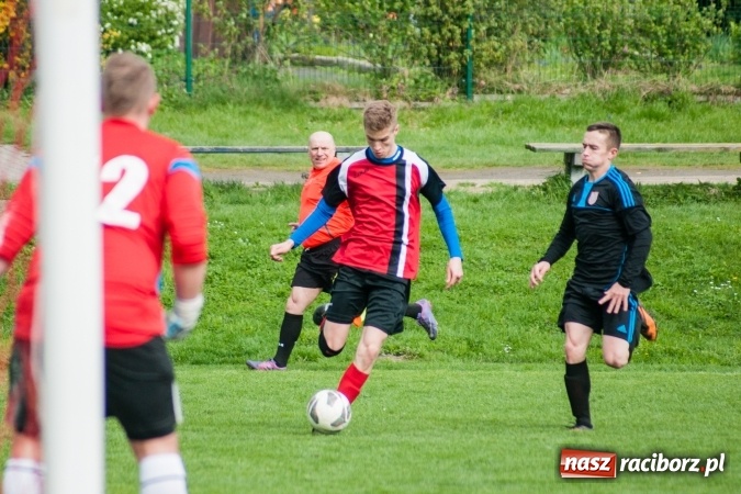 Zdjęcie w galerii na portalu naszraciborz.pl: A klasa: Derby outsiderów na remis wiadomości z regionu