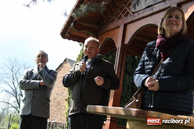 Zdjęcie w galerii na portalu naszraciborz.pl: Szukanie zajączka w wojnowickich ogrodach wiadomości z regionu