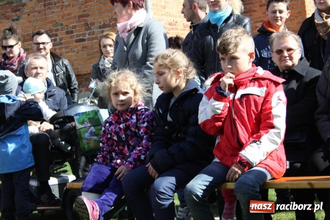 Zdjęcie w galerii na portalu naszraciborz.pl: Szukanie zajączka w wojnowickich ogrodach wiadomości z regionu