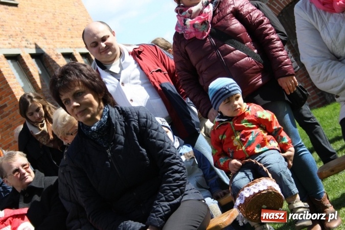 Zdjęcie w galerii na portalu naszraciborz.pl: Szukanie zajączka w wojnowickich ogrodach wiadomości z regionu