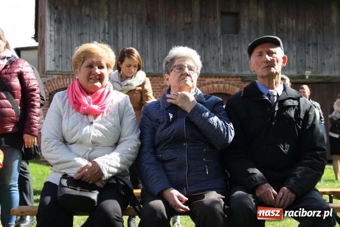 Zdjęcie w galerii na portalu naszraciborz.pl: Szukanie zajączka w wojnowickich ogrodach wiadomości z regionu