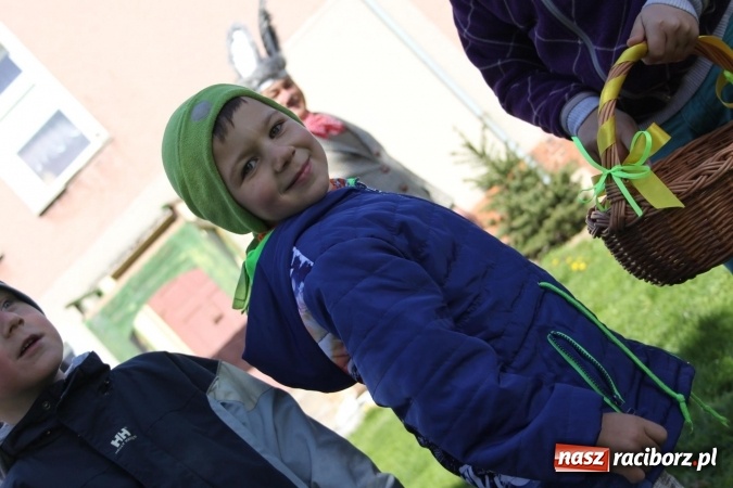 Zdjęcie w galerii na portalu naszraciborz.pl: Szukanie zajączka w wojnowickich ogrodach wiadomości z regionu