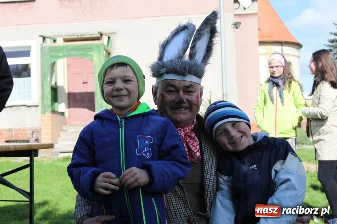 Zdjęcie w galerii na portalu naszraciborz.pl: Szukanie zajączka w wojnowickich ogrodach wiadomości z regionu