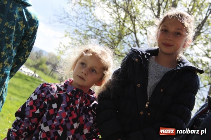 Zdjęcie w galerii na portalu naszraciborz.pl: Szukanie zajączka w wojnowickich ogrodach wiadomości z regionu