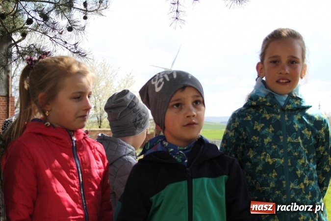 Zdjęcie w galerii na portalu naszraciborz.pl: Szukanie zajączka w wojnowickich ogrodach wiadomości z regionu