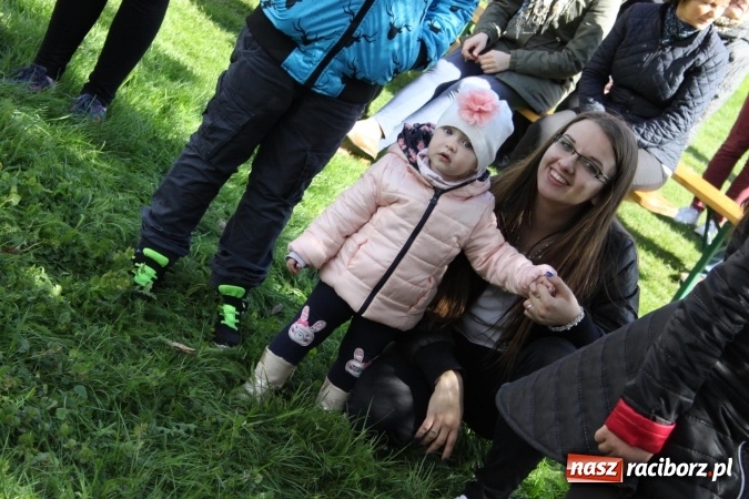 Zdjęcie w galerii na portalu naszraciborz.pl: Szukanie zajączka w wojnowickich ogrodach wiadomości z regionu