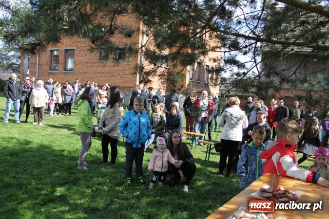Zdjęcie w galerii na portalu naszraciborz.pl: Szukanie zajączka w wojnowickich ogrodach wiadomości z regionu