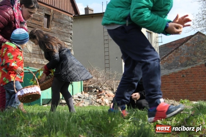 Zdjęcie w galerii na portalu naszraciborz.pl: Szukanie zajączka w wojnowickich ogrodach wiadomości z regionu