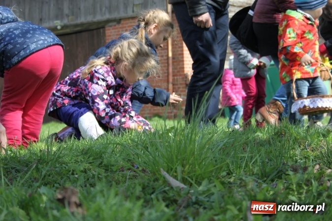 Zdjęcie w galerii na portalu naszraciborz.pl: Szukanie zajączka w wojnowickich ogrodach wiadomości z regionu