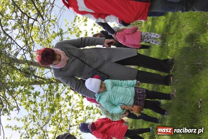 Zdjęcie w galerii na portalu naszraciborz.pl: Szukanie zajączka w wojnowickich ogrodach wiadomości z regionu