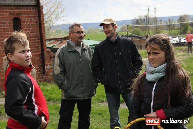 Zdjęcie w galerii na portalu naszraciborz.pl: Szukanie zajączka w wojnowickich ogrodach wiadomości z regionu