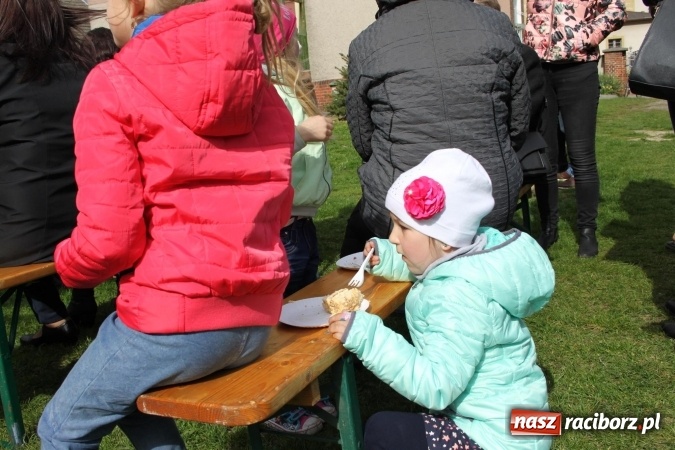 Zdjęcie w galerii na portalu naszraciborz.pl: Szukanie zajączka w wojnowickich ogrodach wiadomości z regionu