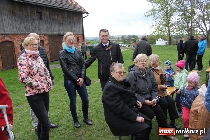 Zdjęcie w galerii na portalu naszraciborz.pl: Szukanie zajączka w wojnowickich ogrodach wiadomości z regionu