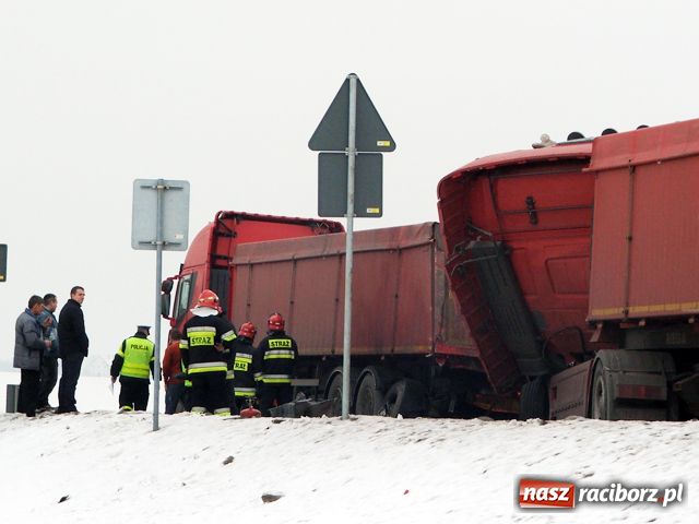 Zdjęcie w galerii na portalu naszraciborz.pl: Kraksa TIR-ów na DK 45 wiadomości z regionu