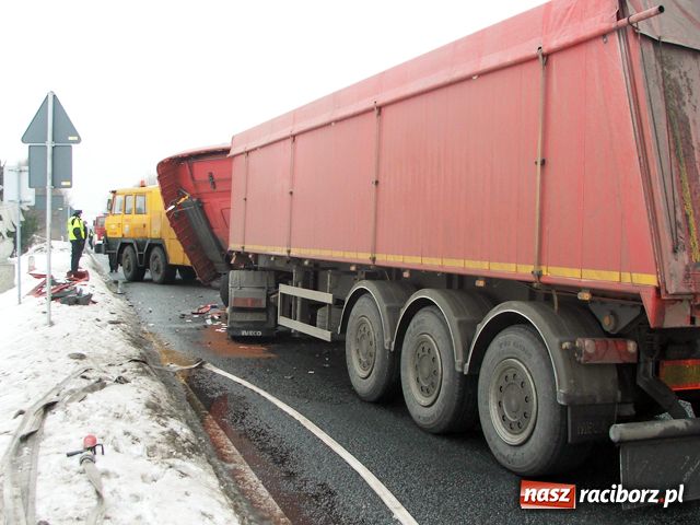 Zdjęcie w galerii na portalu naszraciborz.pl: Kraksa TIR-ów na DK 45 wiadomości z regionu