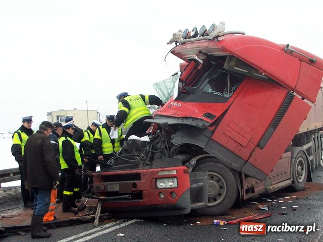 Zdjęcie w galerii na portalu naszraciborz.pl: Kraksa TIR-ów na DK 45 wiadomości z regionu