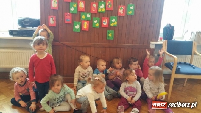 Zdjęcie w galerii na portalu naszraciborz.pl: Maluchy z Fiku-miku w świątecznej atmosferze wiadomości z regionu