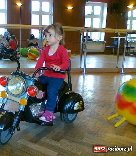 Zdjęcie w galerii na portalu naszraciborz.pl: Maluchy z Fiku-miku w świątecznej atmosferze wiadomości z regionu