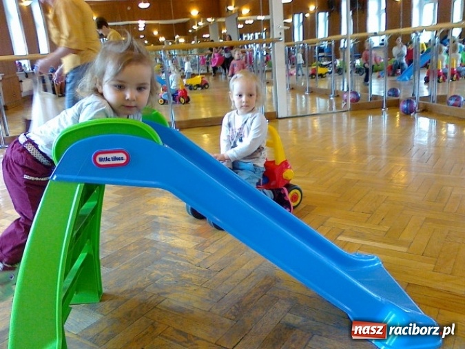 Zdjęcie w galerii na portalu naszraciborz.pl: Maluchy z Fiku-miku w świątecznej atmosferze wiadomości z regionu