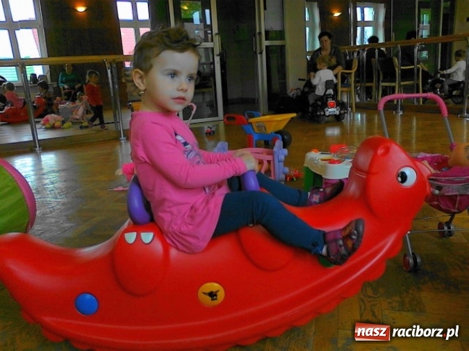 Zdjęcie w galerii na portalu naszraciborz.pl: Maluchy z Fiku-miku w świątecznej atmosferze wiadomości z regionu