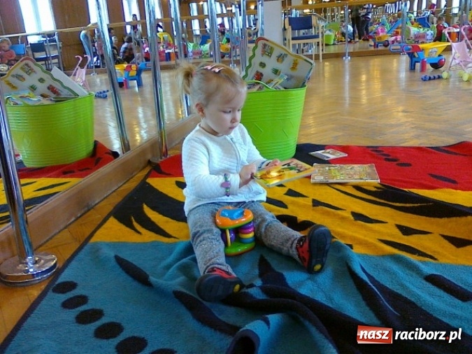 Zdjęcie w galerii na portalu naszraciborz.pl: Maluchy z Fiku-miku w świątecznej atmosferze wiadomości z regionu