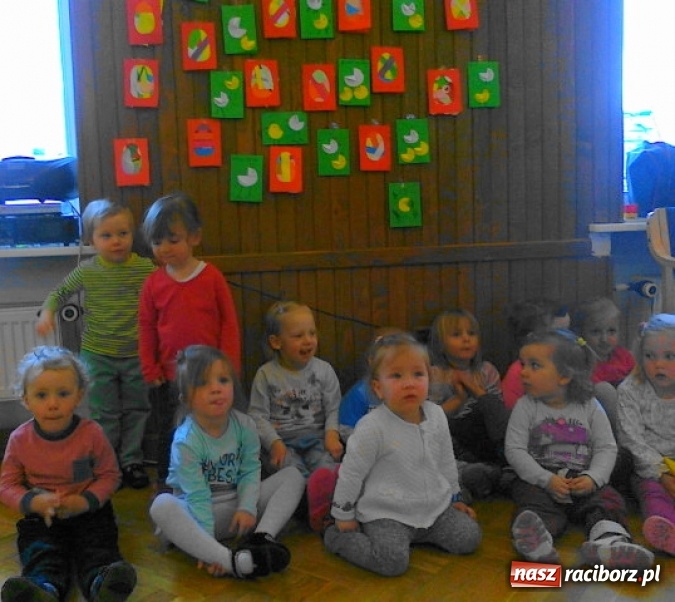 Zdjęcie w galerii na portalu naszraciborz.pl: Maluchy z Fiku-miku w świątecznej atmosferze wiadomości z regionu