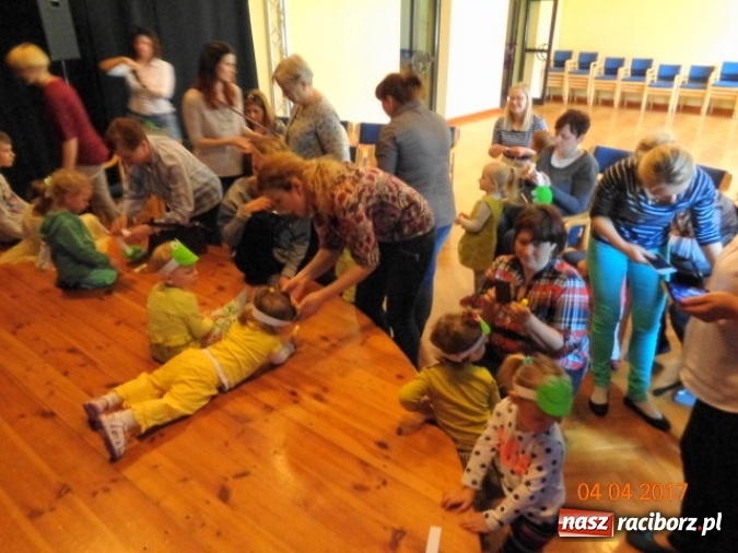 Zdjęcie w galerii na portalu naszraciborz.pl: Maluchy z Fiku-miku w świątecznej atmosferze wiadomości z regionu