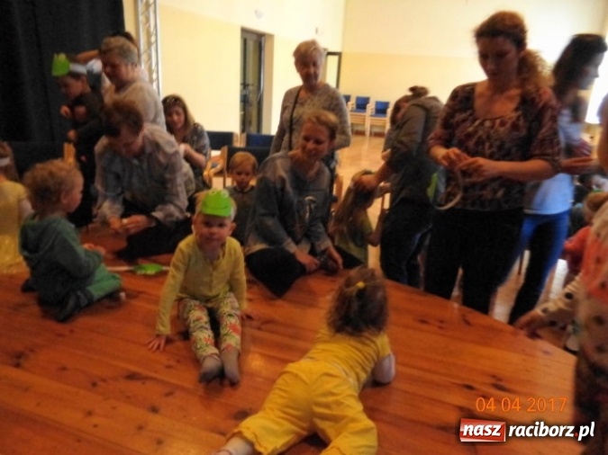 Zdjęcie w galerii na portalu naszraciborz.pl: Maluchy z Fiku-miku w świątecznej atmosferze wiadomości z regionu