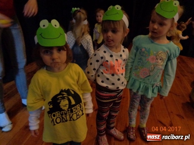 Zdjęcie w galerii na portalu naszraciborz.pl: Maluchy z Fiku-miku w świątecznej atmosferze wiadomości z regionu