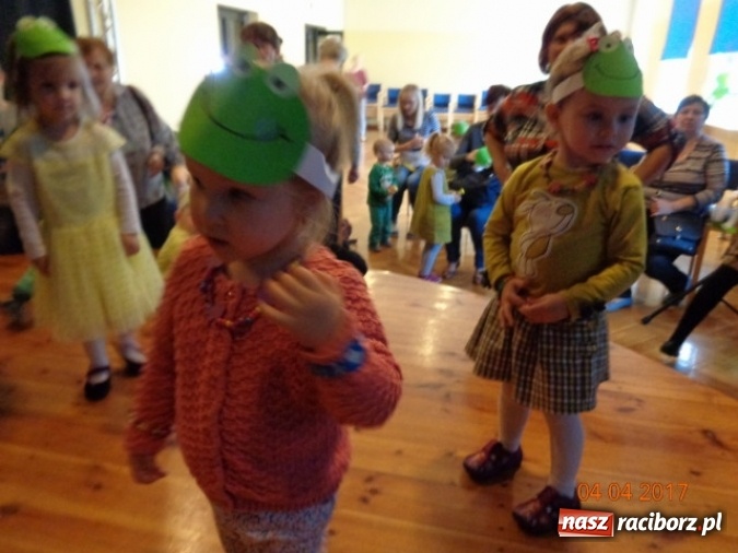 Zdjęcie w galerii na portalu naszraciborz.pl: Maluchy z Fiku-miku w świątecznej atmosferze wiadomości z regionu