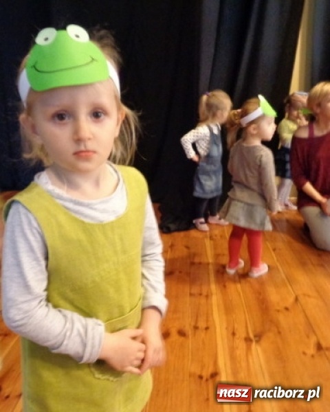 Zdjęcie w galerii na portalu naszraciborz.pl: Maluchy z Fiku-miku w świątecznej atmosferze wiadomości z regionu