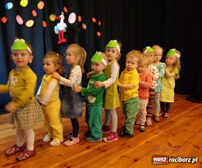 Zdjęcie w galerii na portalu naszraciborz.pl: Maluchy z Fiku-miku w świątecznej atmosferze wiadomości z regionu
