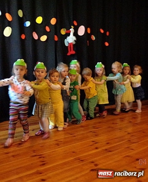 Zdjęcie w galerii na portalu naszraciborz.pl: Maluchy z Fiku-miku w świątecznej atmosferze wiadomości z regionu