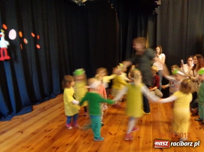 Zdjęcie w galerii na portalu naszraciborz.pl: Maluchy z Fiku-miku w świątecznej atmosferze wiadomości z regionu