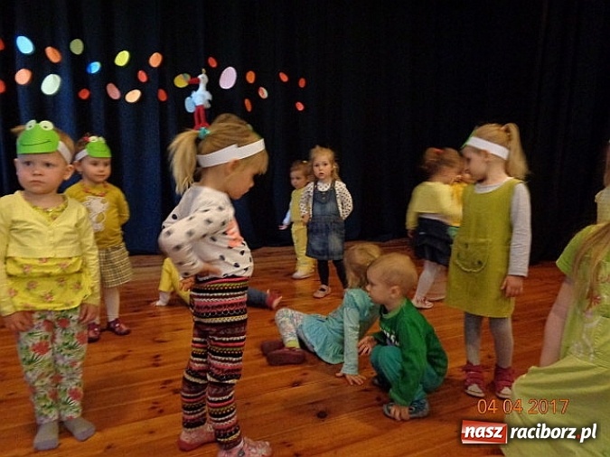 Zdjęcie w galerii na portalu naszraciborz.pl: Maluchy z Fiku-miku w świątecznej atmosferze wiadomości z regionu
