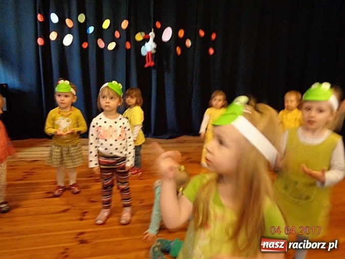 Zdjęcie w galerii na portalu naszraciborz.pl: Maluchy z Fiku-miku w świątecznej atmosferze wiadomości z regionu