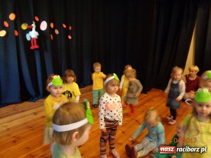 Zdjęcie w galerii na portalu naszraciborz.pl: Maluchy z Fiku-miku w świątecznej atmosferze wiadomości z regionu